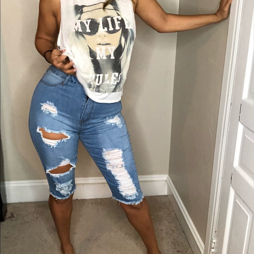 Ripped/distressed jean Capri/shorts.